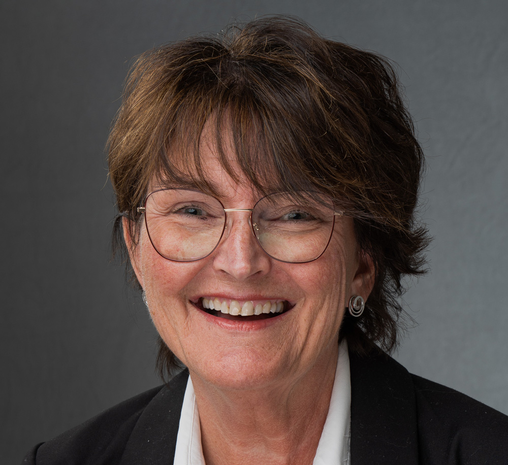 Et n&aelig;rbilde av en mann som smiler