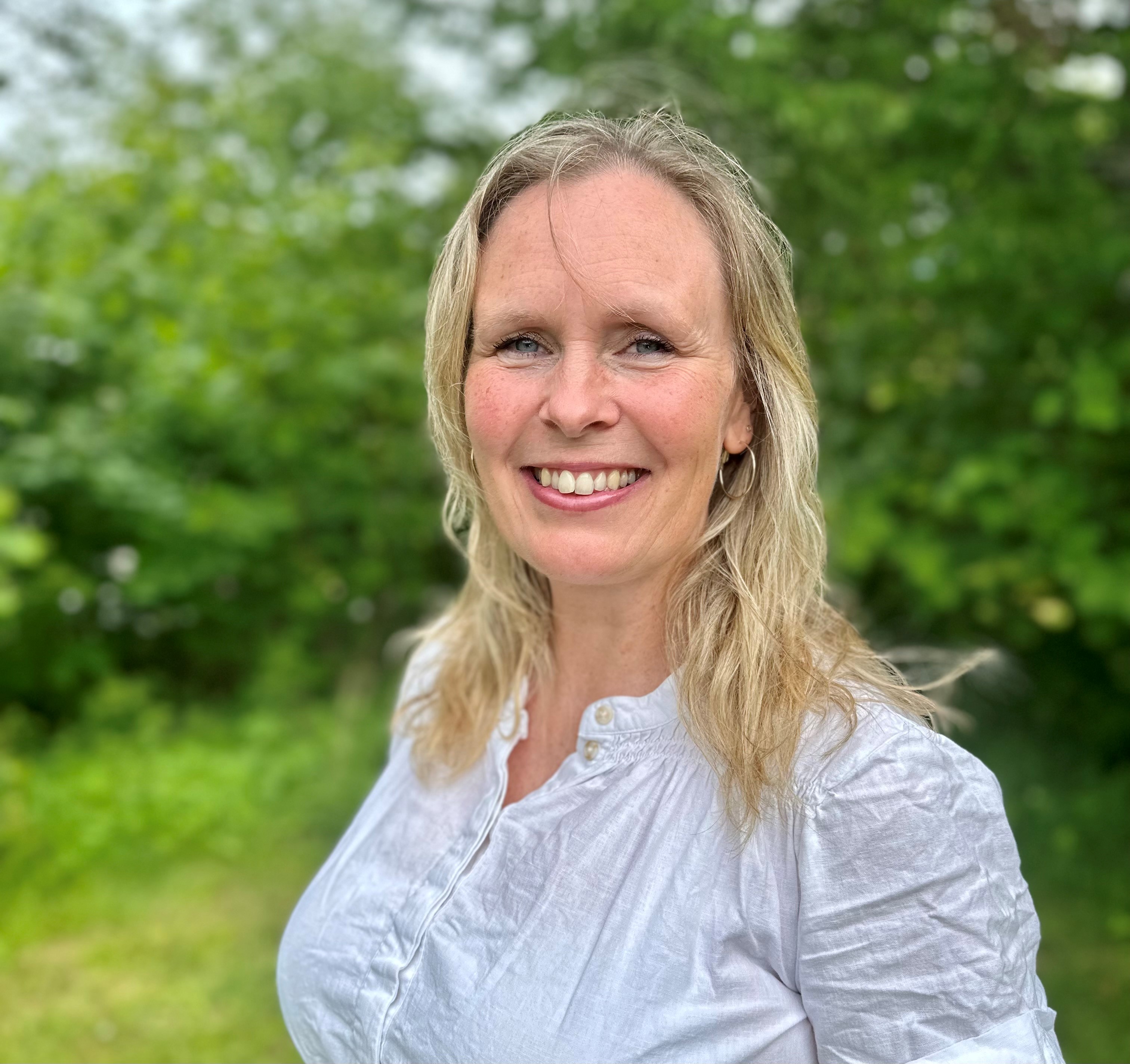 En person som smiler for kameraet