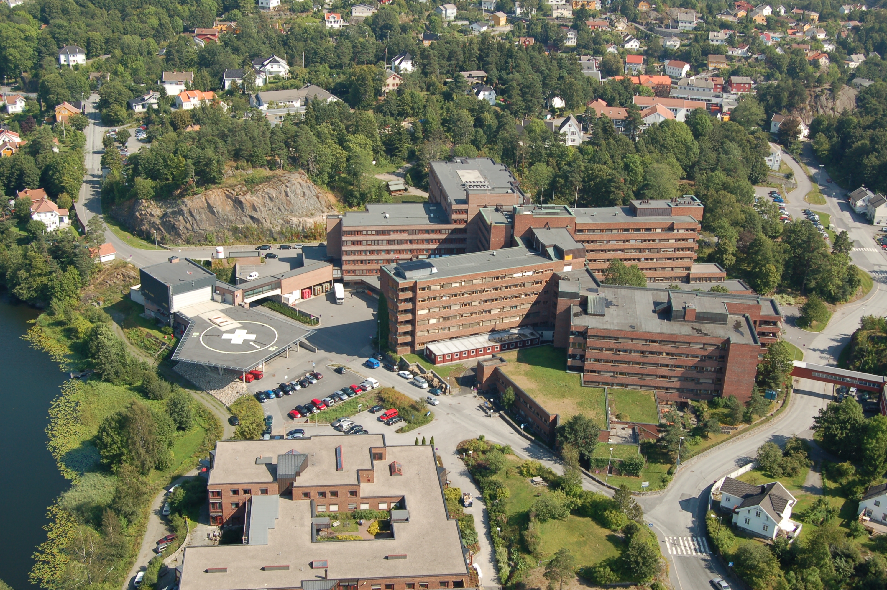 S&oslash;rlandet sykehus Arendal sett fra luften.